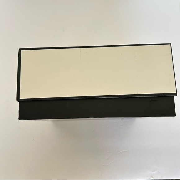 CHANEL GIFT BOX - Picture 6 of 11